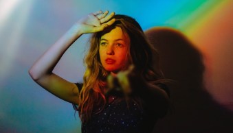 5 Creative Portrait Lighting Tricks Using Only Phone Light